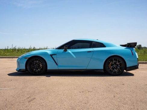 Used 2017 Nissan GT-R Premium AWD/4WD image 4