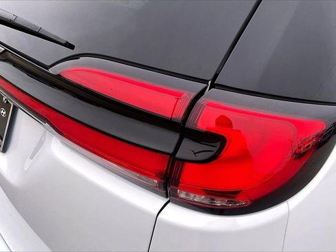 Used 2024 Chrysler Pacifica Touring-L image 38