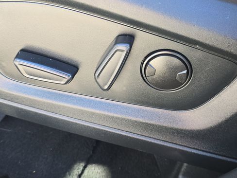 Certified 2021 Ford Explorer XLT w/ Equipment Group 202A image 13