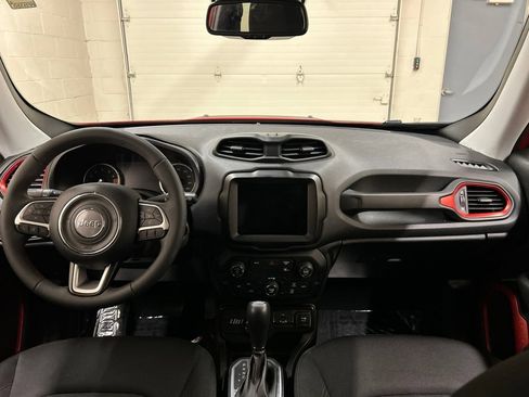Used 2023 Jeep Renegade Trailhawk AWD/4WD image 18
