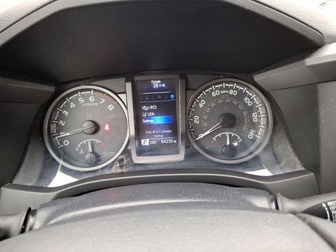 Used 2019 Toyota Tacoma TRD Off-Road image 19