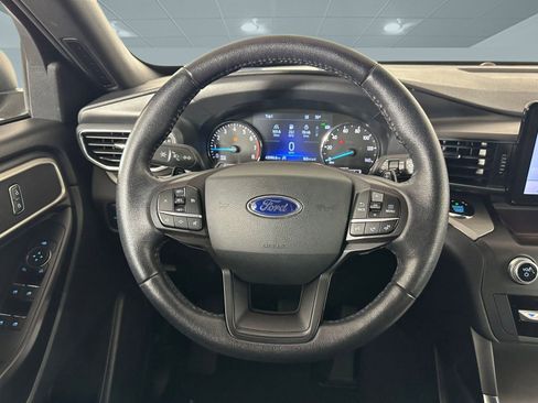 Used 2020 Ford Explorer XLT w/ Equipment Group 202A image 14