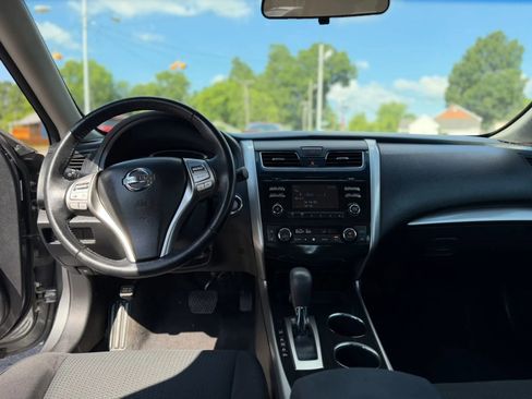Used 2014 Nissan Altima 2.5 SV FWD image 12