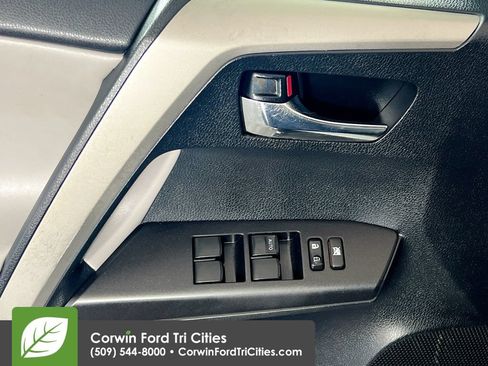 Used 2017 Toyota RAV4 XLE FWD image 12