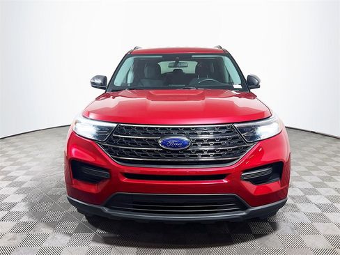 Used 2022 Ford Explorer XLT image 3