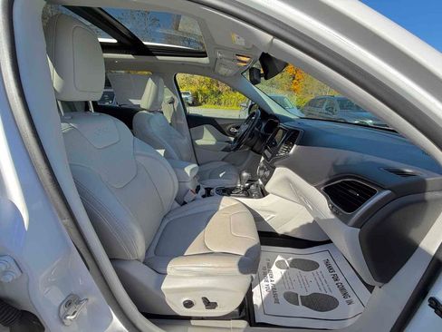 Used 2019 Jeep Cherokee Limited image 14