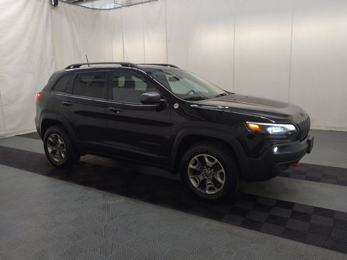 Used 2019 Jeep Cherokee Trailhawk AWD/4WD image 11