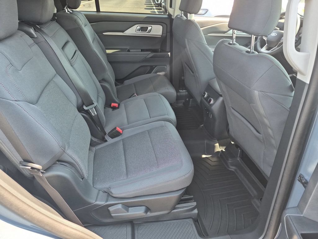 Used 2025 Ford Explorer Active RWD image 33