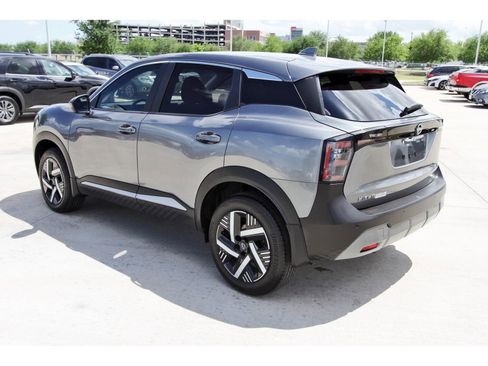 Certified 2025 Nissan Kicks SV image 5