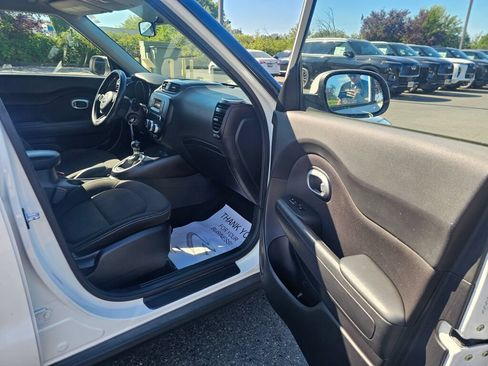 Used 2016 Kia Soul FWD image 11