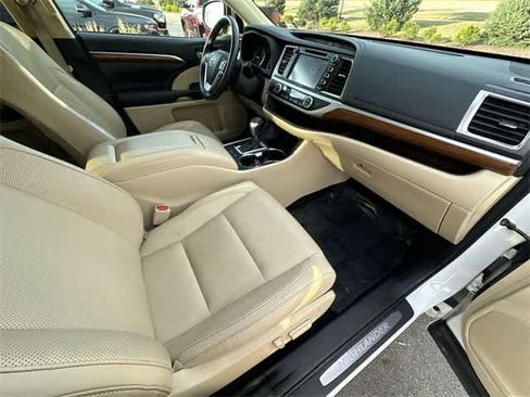 Used 2018 Toyota Highlander Limited image 23