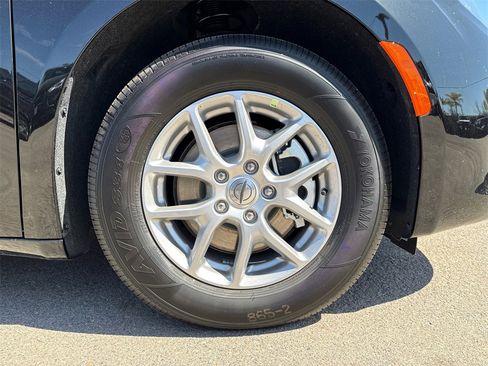 New 2025 Chrysler Voyager LX image 7