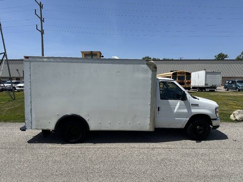 Used 2013 Ford E-450 and Econoline 450 Super Duty RWD image 8
