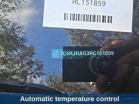 Used 2024 Jeep Grand Cherokee Altitude image 15