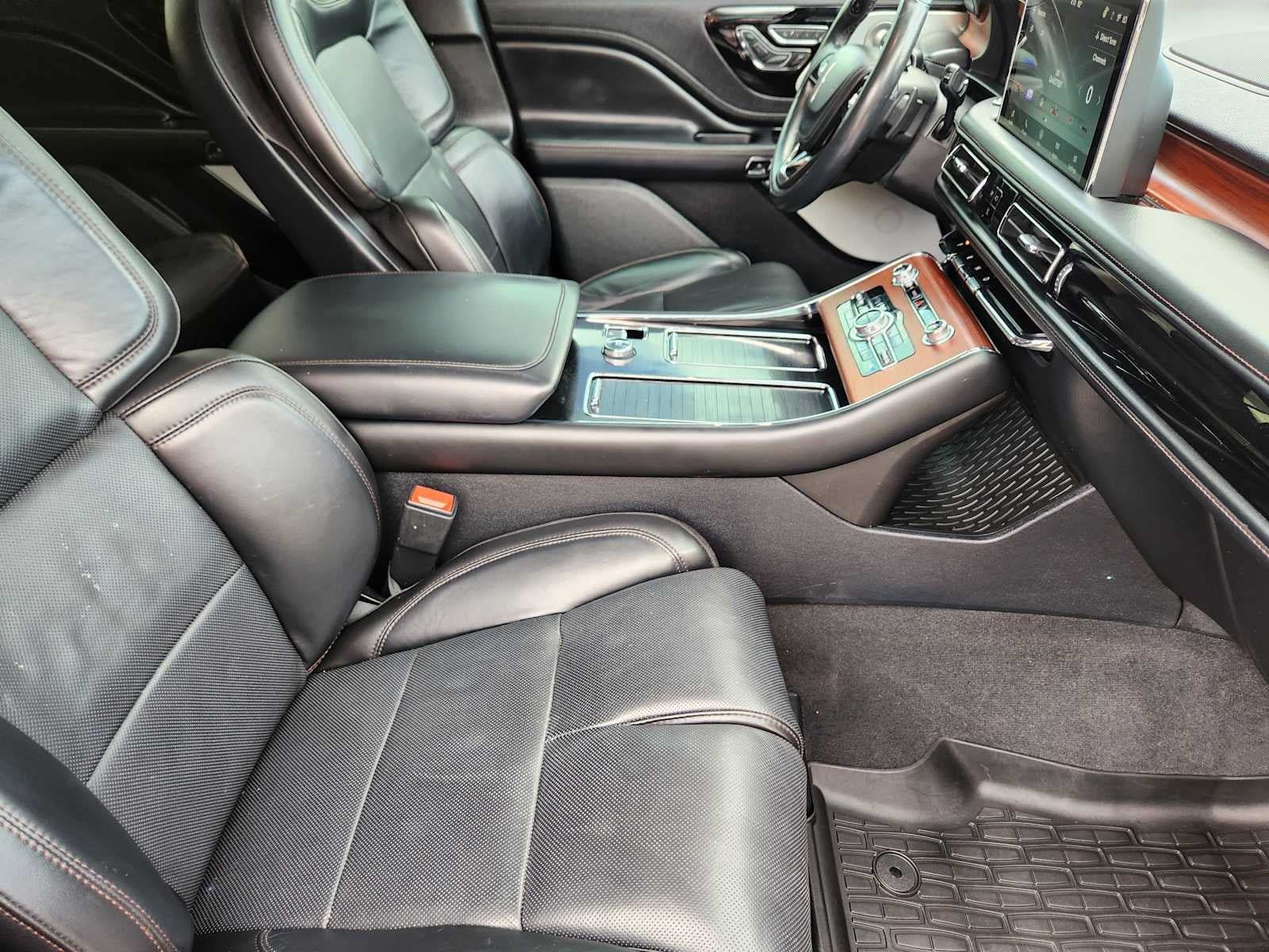 Used 2022 Lincoln Aviator Reserve w/ Equipment Group 201A AWD/4WD image 16