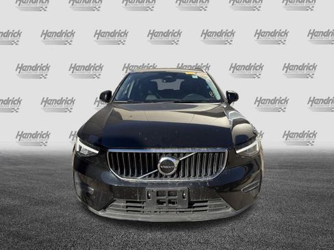 Used 2025 Volvo XC40 B5 Core image 3