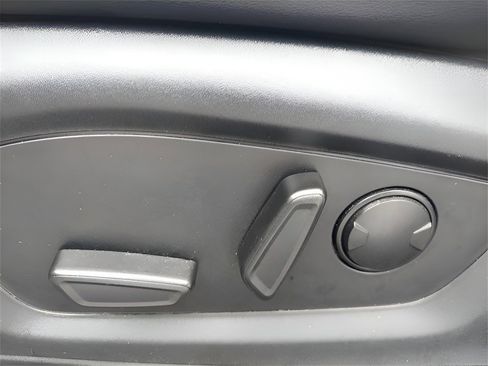 Used 2023 Ford Explorer XLT w/ Equipment Group 202A image 29