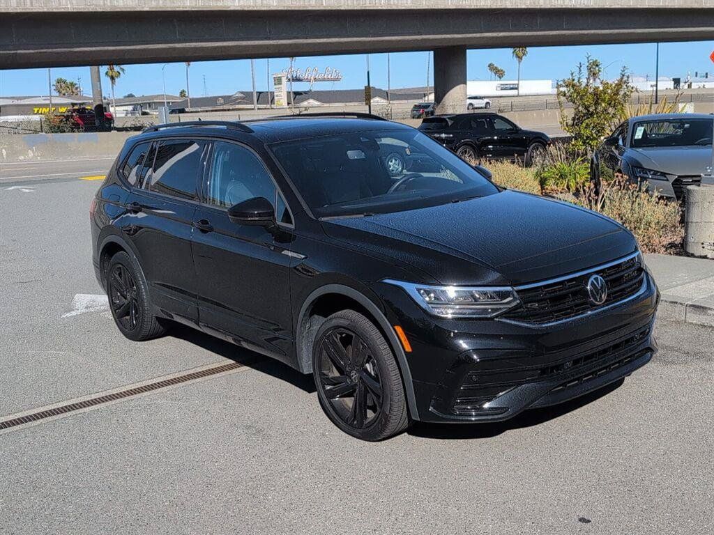 Used 2023 Volkswagen Tiguan SE R-Line FWD image 4