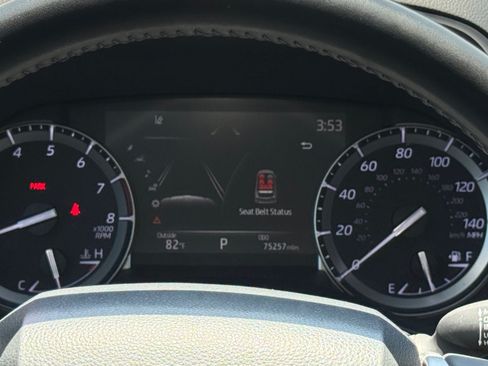 Used 2022 Toyota Highlander XLE FWD image 14