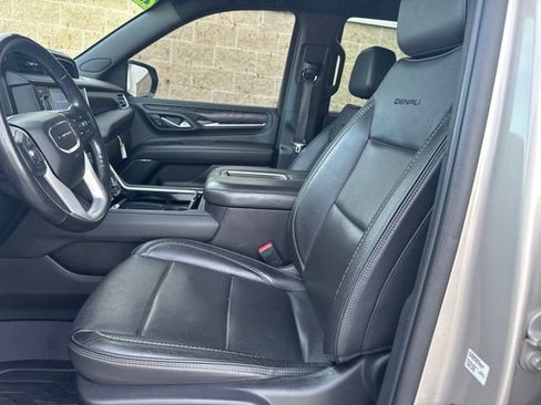 Used 2021 GMC Yukon Denali w/ Denali Premium Package AWD/4WD image 18