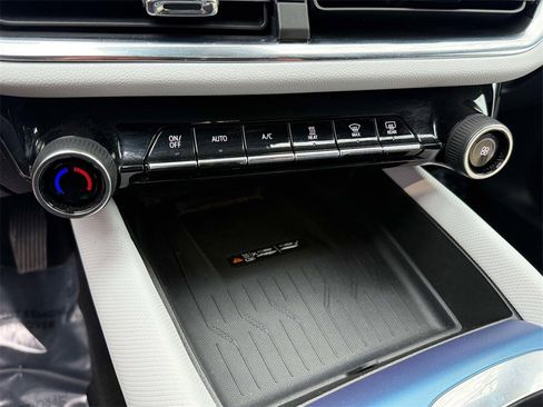 Used 2025 Chevrolet Equinox EV LT image 25