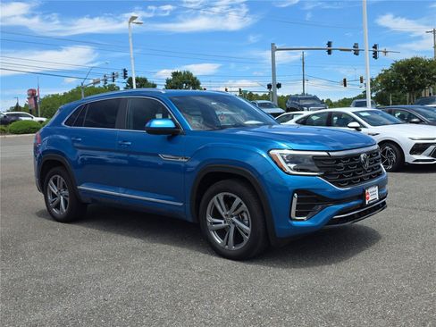 Used 2024 Volkswagen Atlas Cross Sport SEL R-Line AWD/4WD image 2