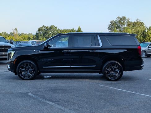Used 2025 GMC Yukon XL Denali w/ Sun & Power Step Package RWD image 6