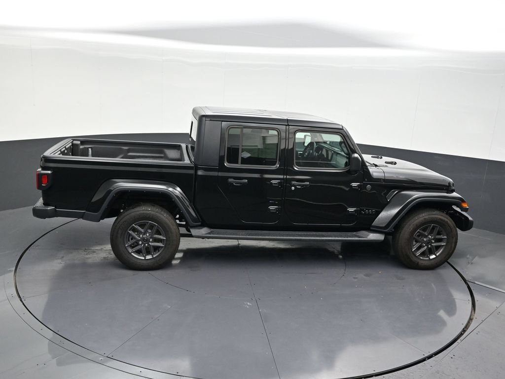 Used 2025 Jeep Gladiator Sport AWD/4WD image 19