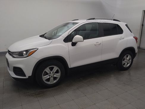 Used 2021 Chevrolet Trax LT FWD image 2