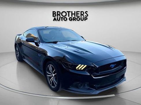 Used 2017 Ford Mustang GT image 3