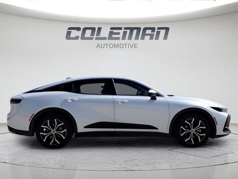 Used 2024 Toyota Crown Limited image 6