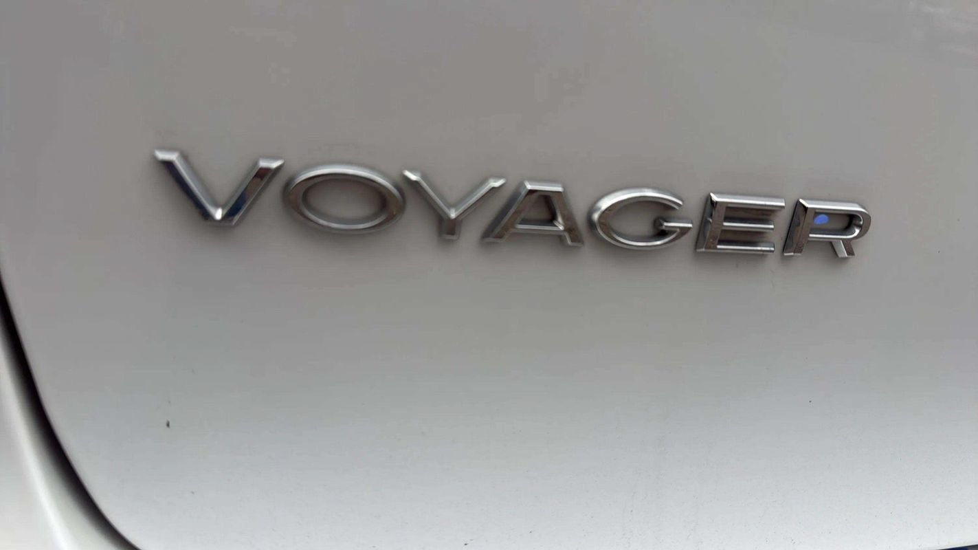 Used 2024 Chrysler Voyager LX FWD image 23