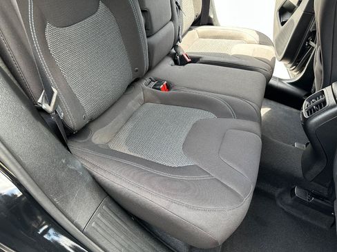 Used 2019 Jeep Cherokee Latitude w/ Popular Appearance Group AWD/4WD image 37