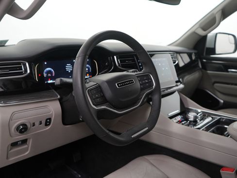 Used 2022 Jeep Wagoneer Series III w/ Rear Seat Video Group 1 image 17