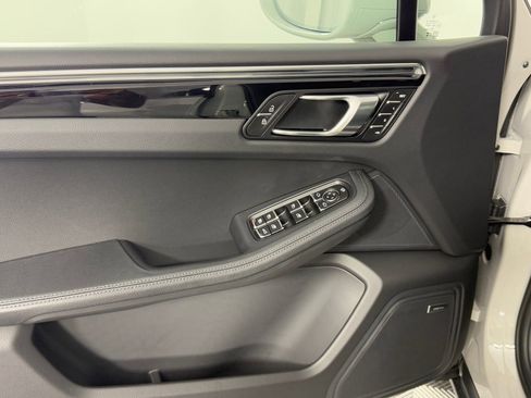 Certified 2026 Porsche Macan AWD/4WD image 28
