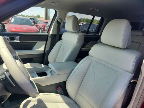 Used 2025 Hyundai Santa Fe SEL FWD image 16
