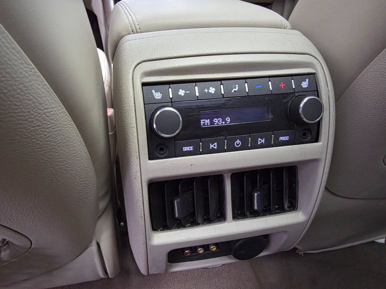 Used 2011 Cadillac SRX Premium FWD image 28