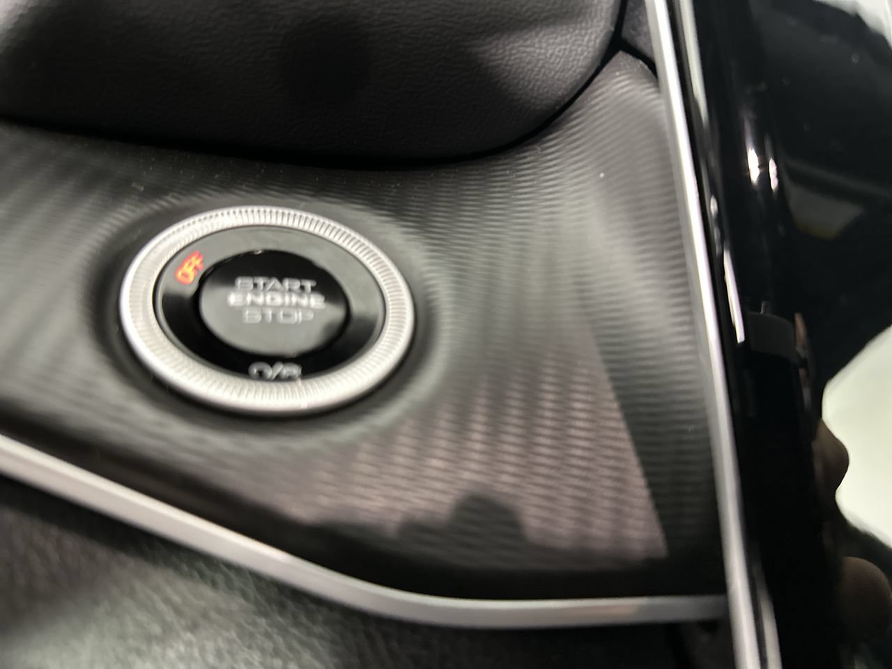 Used 2025 Jeep Grand Cherokee L Altitude RWD image 15