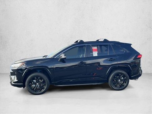 New 2025 Toyota RAV4 SE image 5