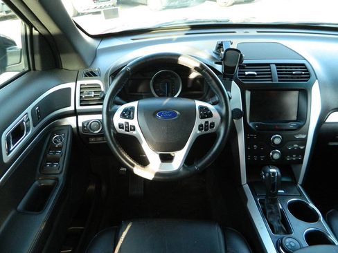 Used 2013 Ford Explorer XLT image 16