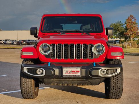 Used 2024 Jeep Wrangler Unlimited Sahara AWD/4WD image 7