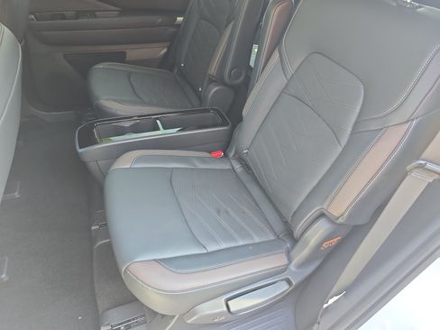 Used 2025 Nissan Pathfinder Platinum AWD/4WD image 15