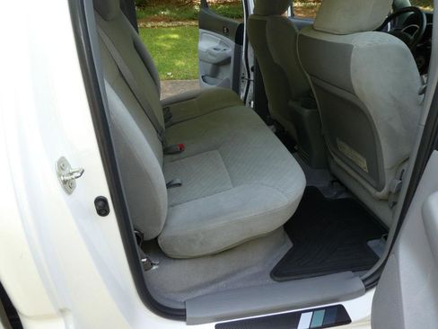 Used 2010 Toyota Tacoma PreRunner RWD image 8