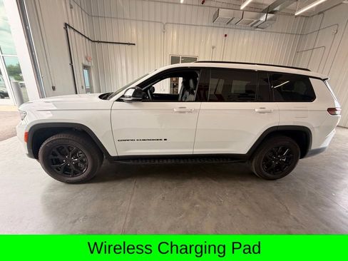 Used 2024 Jeep Grand Cherokee L Altitude AWD/4WD image 13