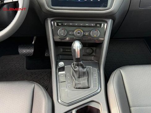 Used 2021 Volkswagen Tiguan SE FWD image 18