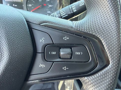 Used 2025 Chevrolet Trax LS w/ LS Convenience Package FWD image 19