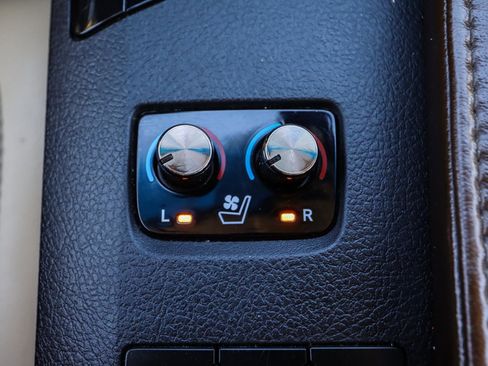 Used 2016 Toyota Avalon Limited image 14