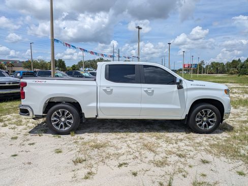 Used 2024 Chevrolet Silverado 1500 LT AWD/4WD image 3