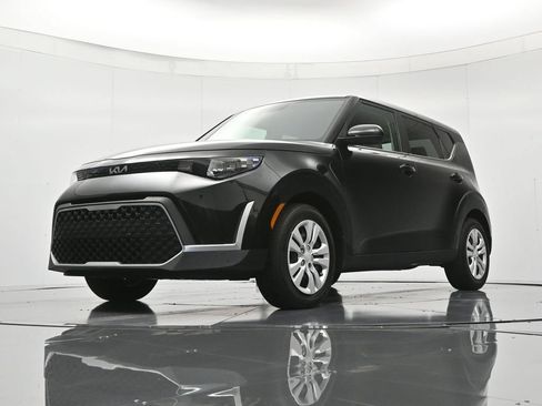 Used 2024 Kia Soul LX FWD image 36