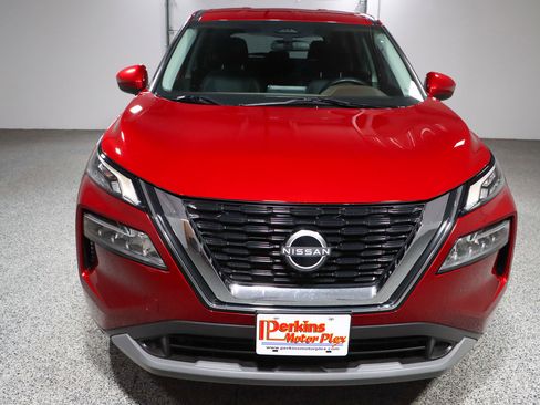 Used 2023 Nissan Rogue SV image 4